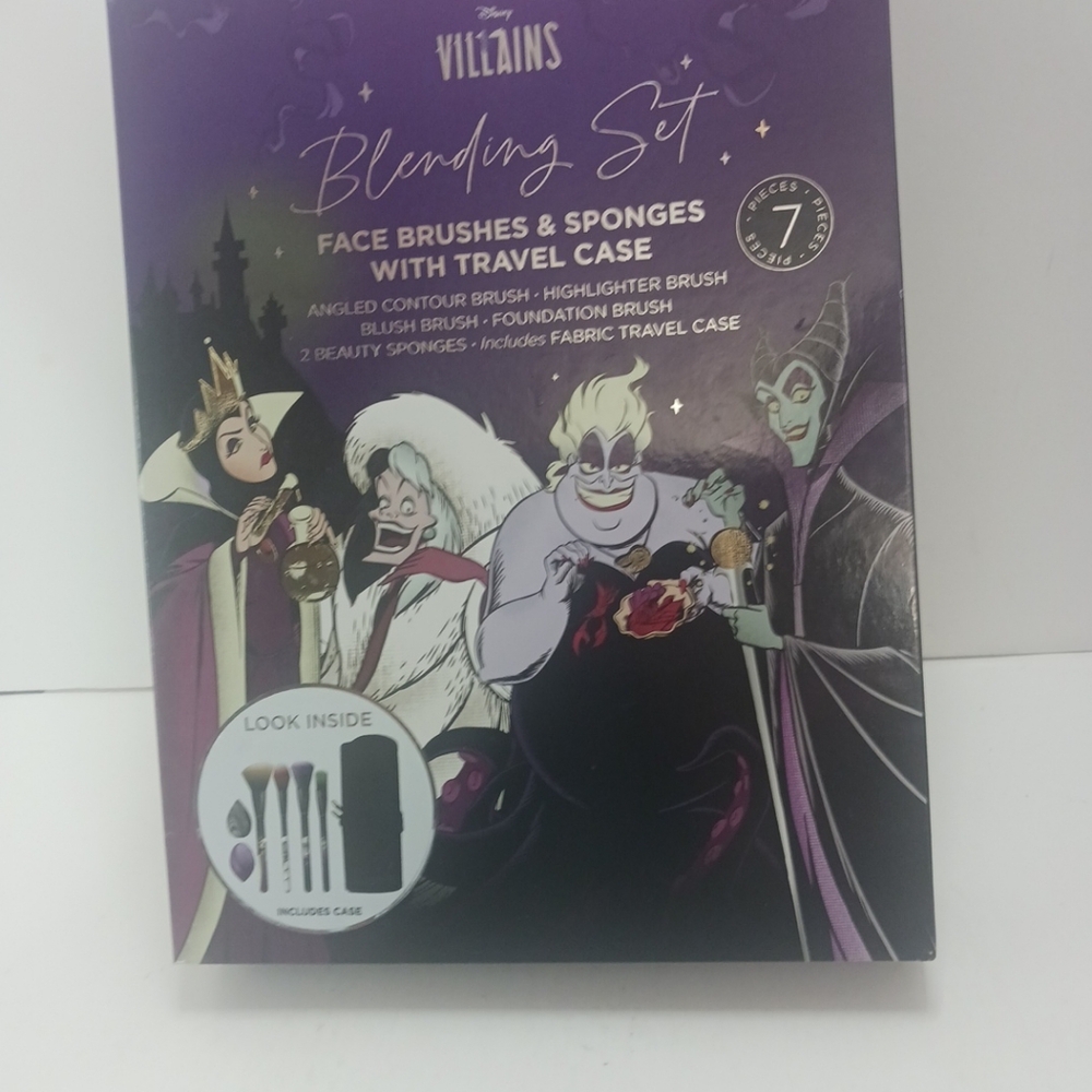 Disney Villains Blending 7 Piece Set Face Brushes Sponges Travel Case Collector.